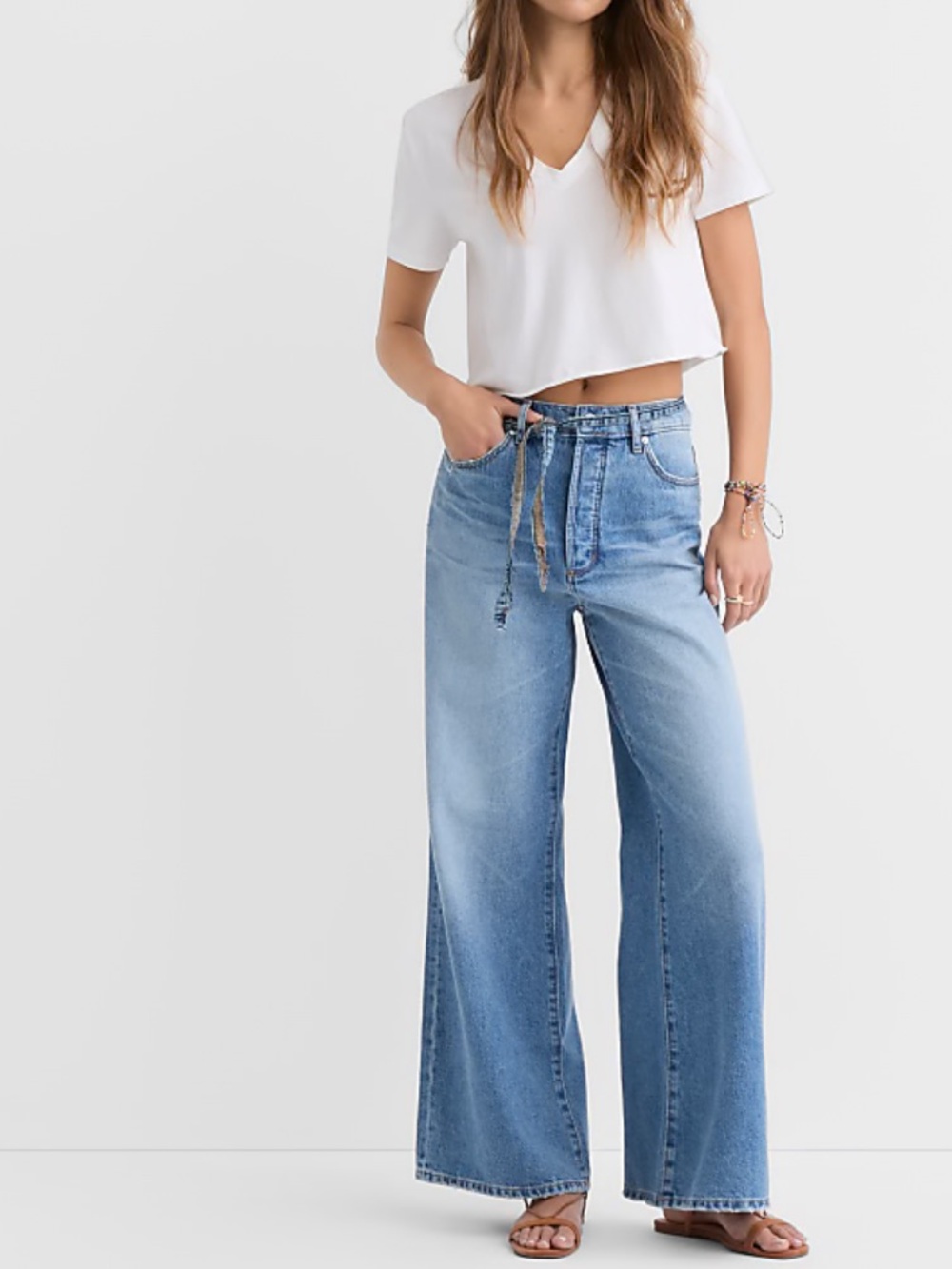 Light Wash Indigo Wide-Leg Women’s Jeans